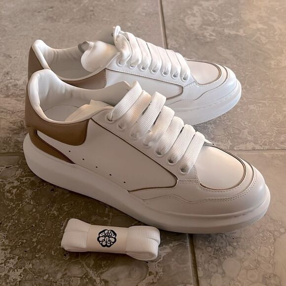 Alexander McQueen Oversized Low-Top Sneakers in White/ Camel, New, Size 41 - Picture 6 of 16